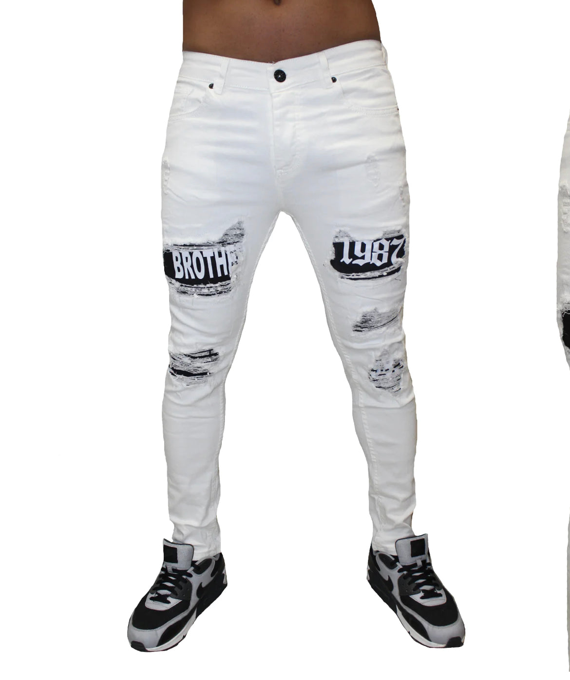 WHITE JEANS WITH PATCHES